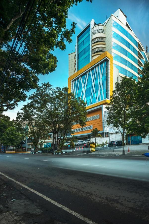Отель The 1O1 Malang Oj Экстерьер фото